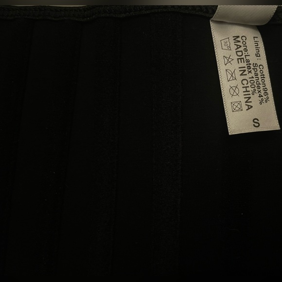 NWT Latex Waist Trainer - Picture 4 of 6